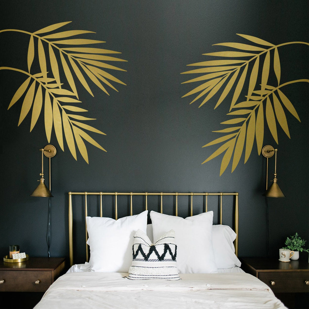 Minimalist Palm Leaves Vinyl Decal: Bring Tropical Vibes & Tranquility to Your Walls